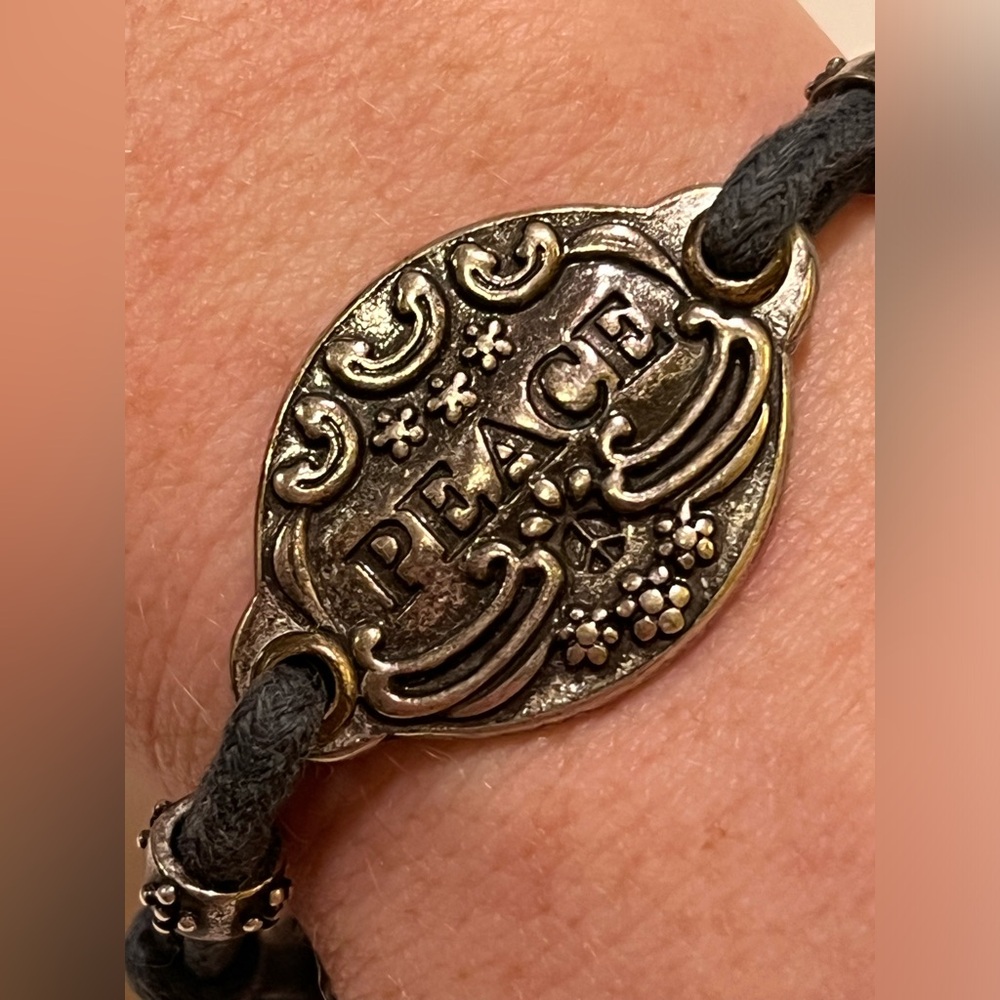 WOMEN’S LUCKY BRAND “PEACE” BRACELET.